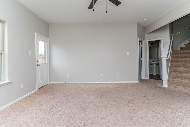 Photo 11 of 27 - 1420 N Houston St, Royse City, TX 75189