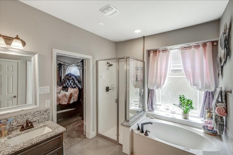 Photo 26 of 40 - 6413 Glenwick Dr, Fort Worth, TX 76123