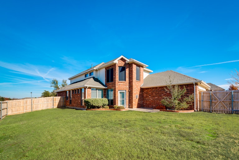 Photo 26 of 26 - 4310 Bluffview Dr, Sachse, TX 75048