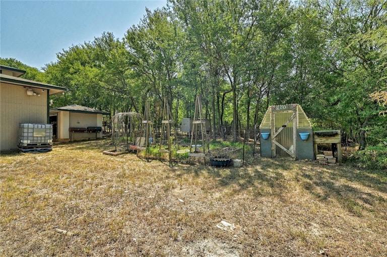 Photo 26 of 37 - 126 Deer Run Dr, Cedar Creek, TX 78612