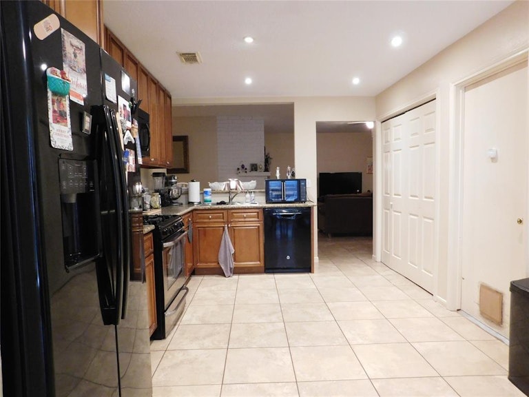 Photo 7 of 25 - 3910 Spring Meadow Dr, Pearland, TX 77584