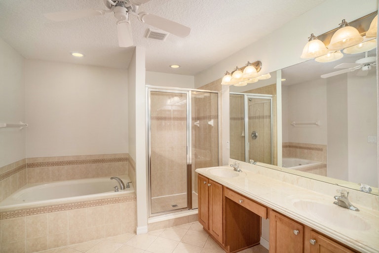 Photo 4 of 17 - 2419 Black Lake Blvd, Winter Garden, FL 34787