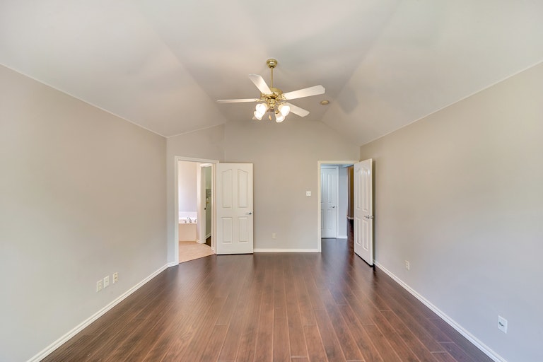 Photo 17 of 26 - 12601 Sweet Bay Dr, Euless, TX 76040