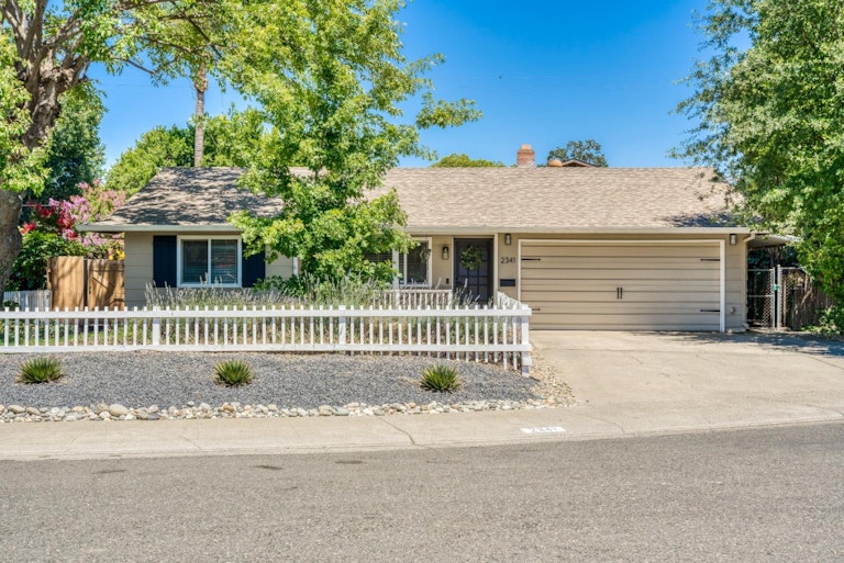 Photo 11 of 52 - 2341 Rogue River Dr, Sacramento, CA 95826