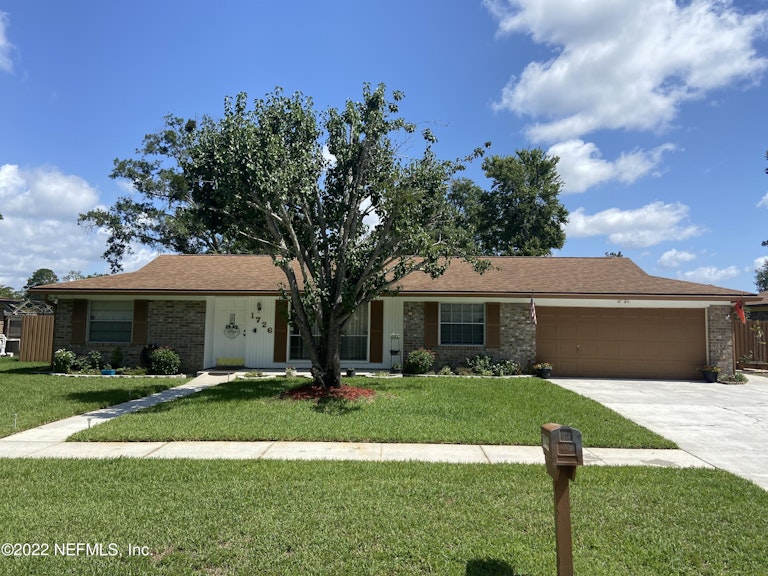 Photo 1 of 24 - 1726 Cinnamon Dr, Orange Park, FL 32073