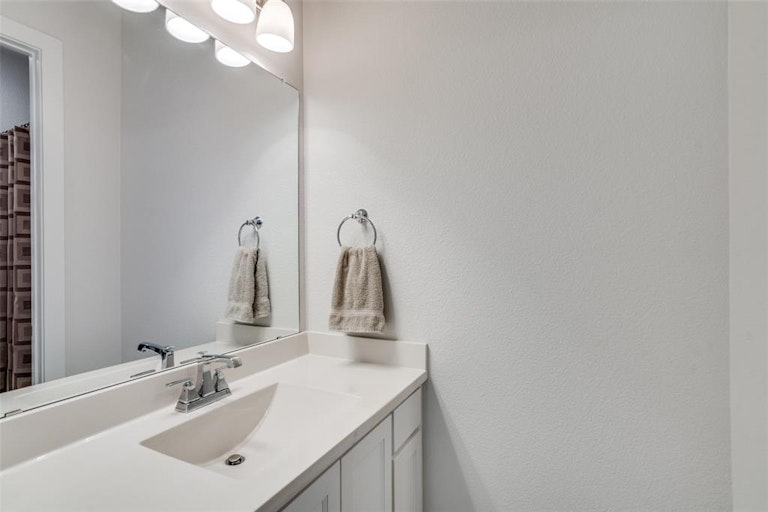 Photo 32 of 40 - 10556 Wintergreen Dr, Frisco, TX 75035