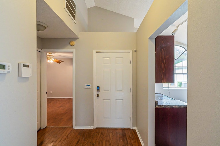 Photo 12 of 29 - 3009 Weymouth Ct, Apopka, FL 32703