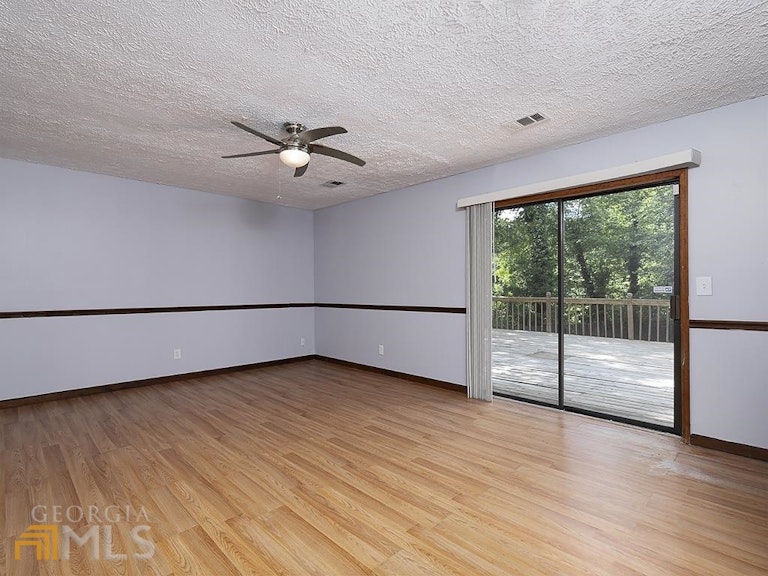 Photo 18 of 34 - 1203 Ridgeside Dr NW, Acworth, GA 30102
