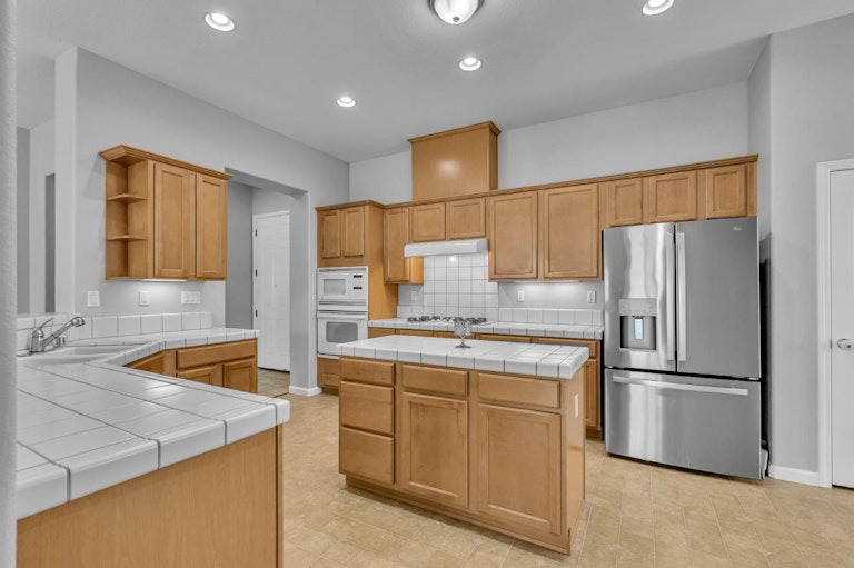 Photo 17 of 55 - 7831 Lahontan Ct, Sacramento, CA 95829