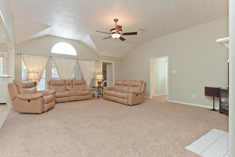 Photo 5 of 17 - 2916 Cambridge Circus, Pearland, TX 77581