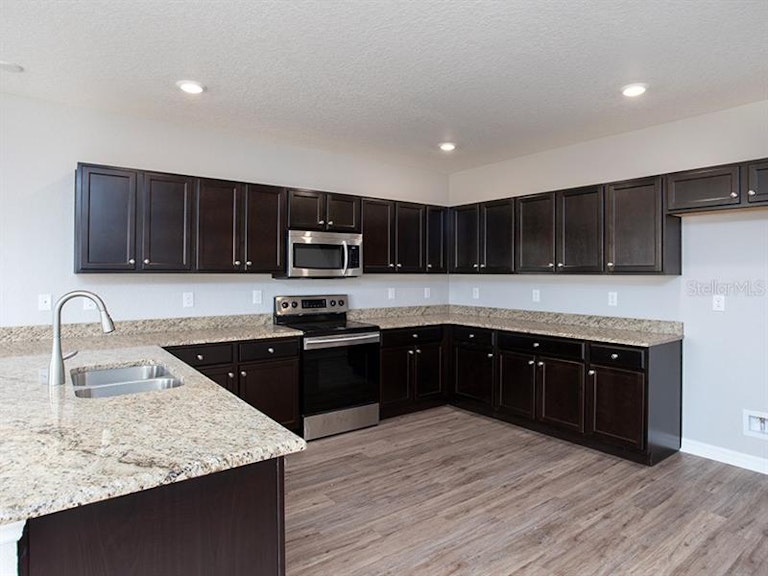 Photo 4 of 24 - 2514 Matterhorn Trl, Davenport, FL 33837
