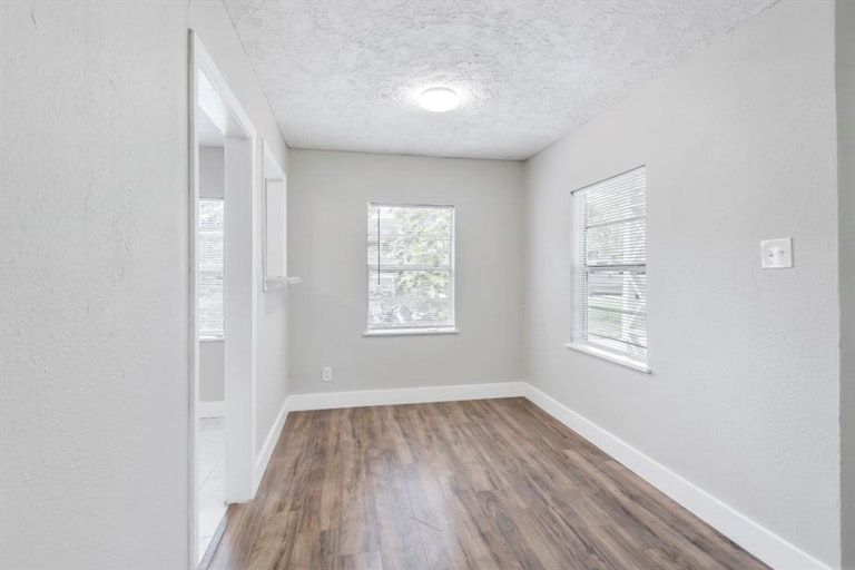 Photo 6 of 22 - 5206 Rapido Rd, Houston, TX 77033