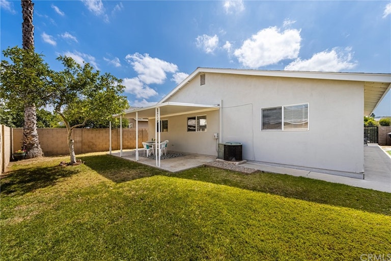 Photo 22 of 36 - 331 Monterey Cir, Placentia, CA 92870
