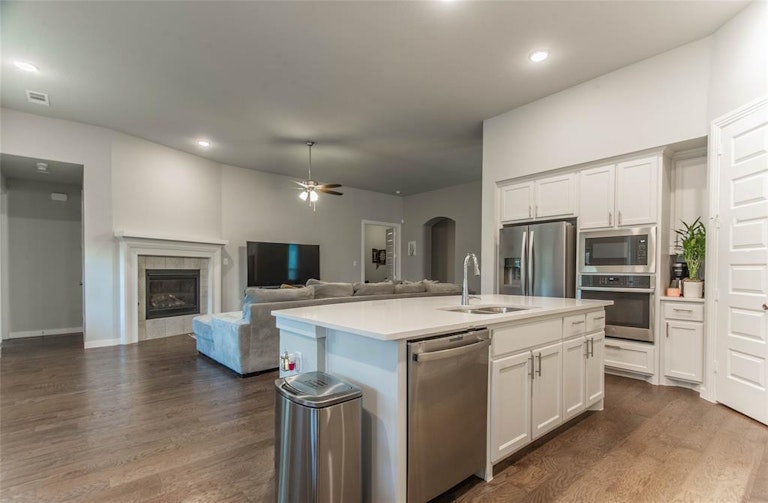 Photo 10 of 29 - 1824 Spring Valley Rd, Wylie, TX 75098