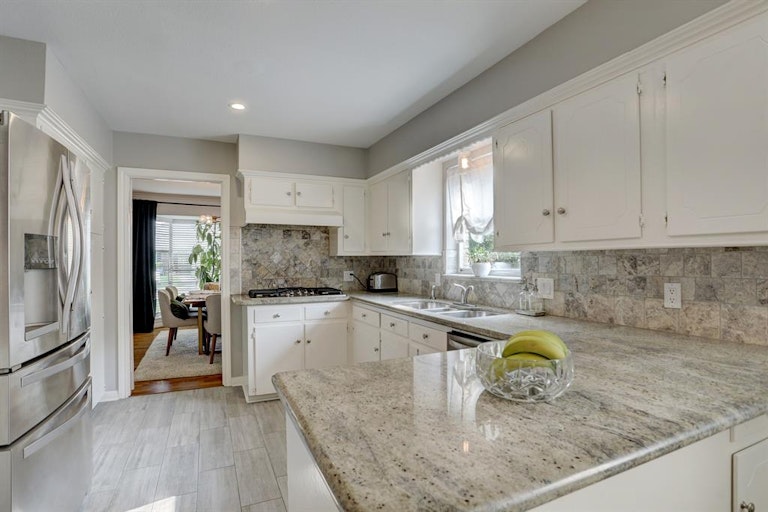 Photo 15 of 28 - 6138 Ella Lee Ln, Houston, TX 77057