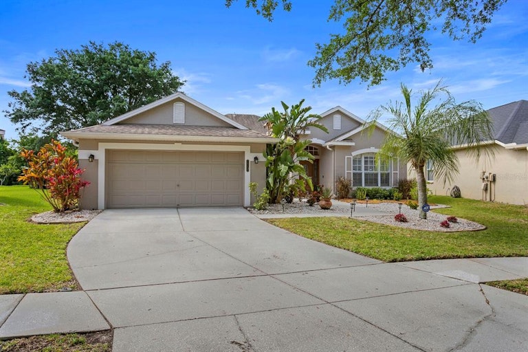 Photo 4 of 68 - 19139 Cherry Rose Cir, Lutz, FL 33558