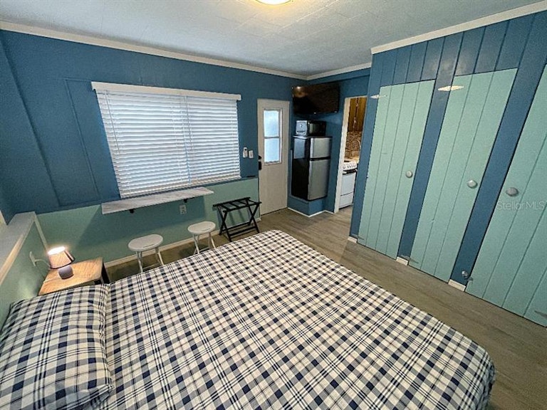 Photo 18 of 25 - 1360 Oxford Dr, Englewood, FL 34223