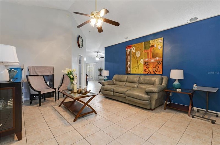 Photo 4 of 33 - 3829 Pickwick Dr, Orlando, FL 32817