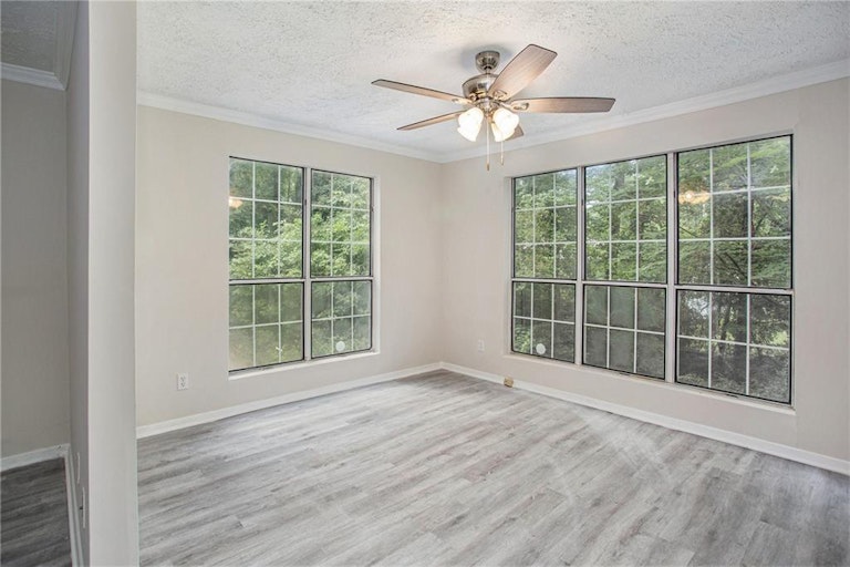 Photo 7 of 26 - 5537 Mountain Springs Cir, Stone Mountain, GA 30088