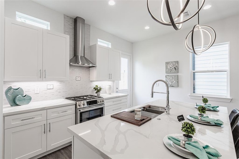 Photo 17 of 33 - 3410 Hardy St, Houston, TX 77009
