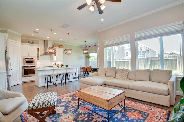 Photo 14 of 33 - 10009 Granary Dr, Houston, TX 77080