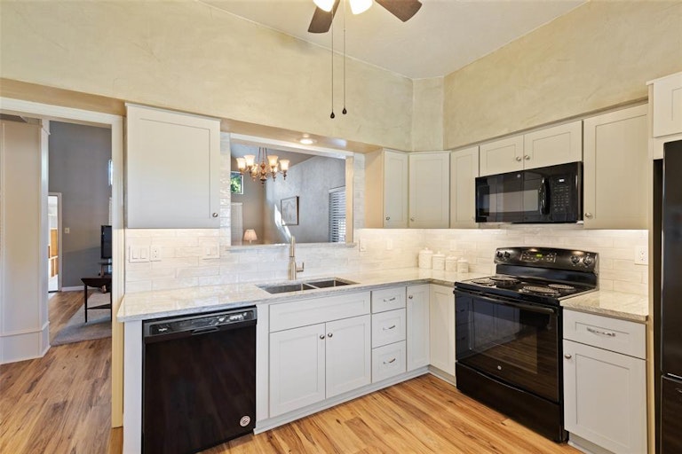 Photo 11 of 31 - 1528 Livingston Dr, Plano, TX 75093