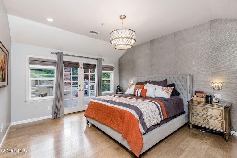 Photo 38 of 60 - 4641 Caritina Dr, Tarzana, CA 91356