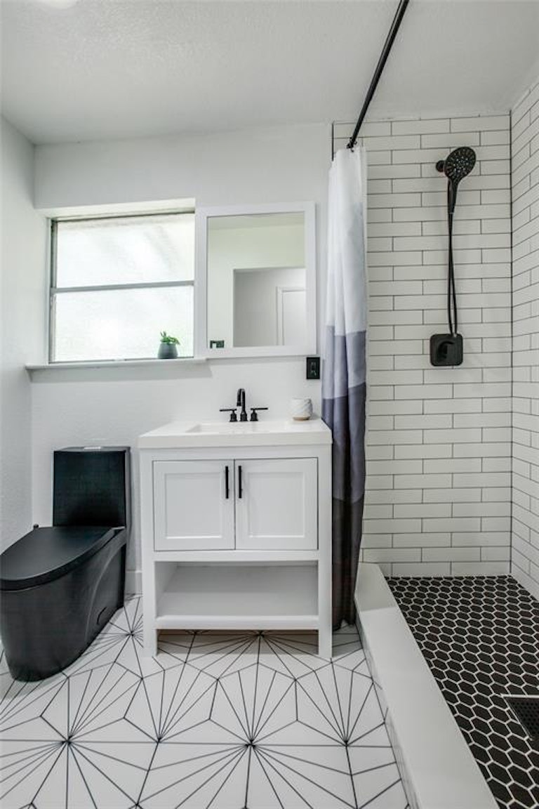 Photo 20 of 33 - 9130 Woodshore Dr, Dallas, TX 75243
