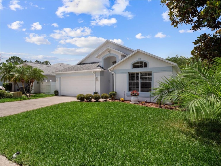 Photo 2 of 40 - 1026 Lake Davenport Blvd, Davenport, FL 33897