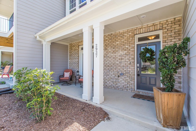 Photo 2 of 33 - 2937 Great Lawn Rd, Apex, NC 27502