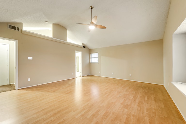 Photo 14 of 26 - 1820 Whispering Cove Trl, Fort Worth, TX 76134