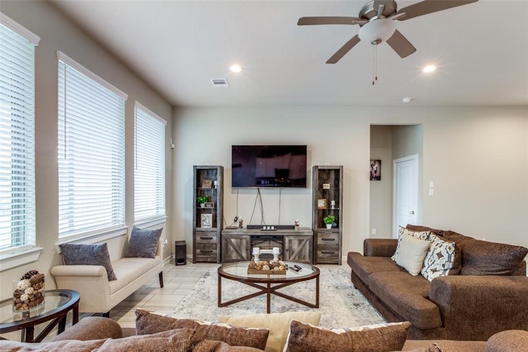Photo 8 of 25 - 4714 Seabourne Landing Dr, Richmond, TX 77469