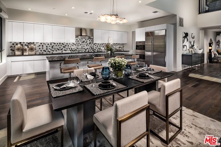 Photo 8 of 13 - 332 W Green St #410, Pasadena, CA 91105