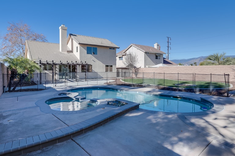 Photo 5 of 17 - 1568 N Grove St, Redlands, CA 92374