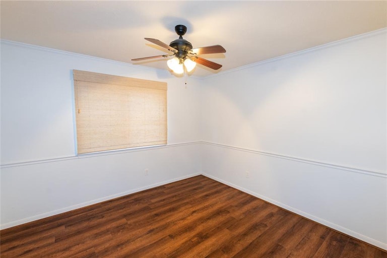 Photo 23 of 29 - 1010 Abbott Dr, Pearland, TX 77584