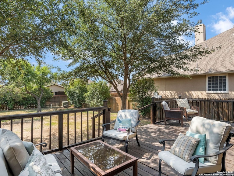 Photo 31 of 38 - 9747 Helotes Hl, Helotes, TX 78023