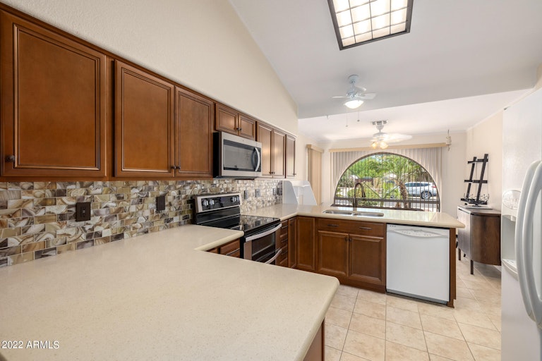 Photo 11 of 37 - 11542 N 76th Dr, Peoria, AZ 85345