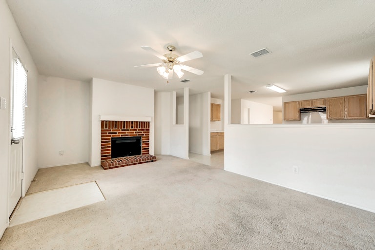 Photo 5 of 26 - 1945 Ramada Trl, Justin, TX 76247