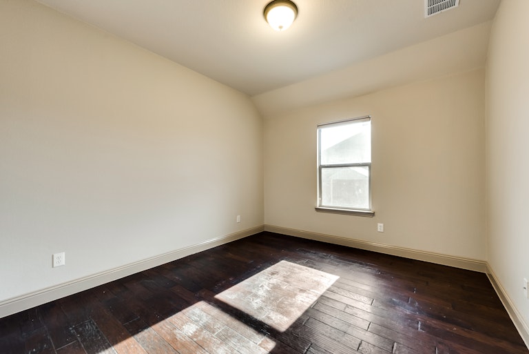 Photo 21 of 25 - 419 Edgewood Ct, Forney, TX 75126