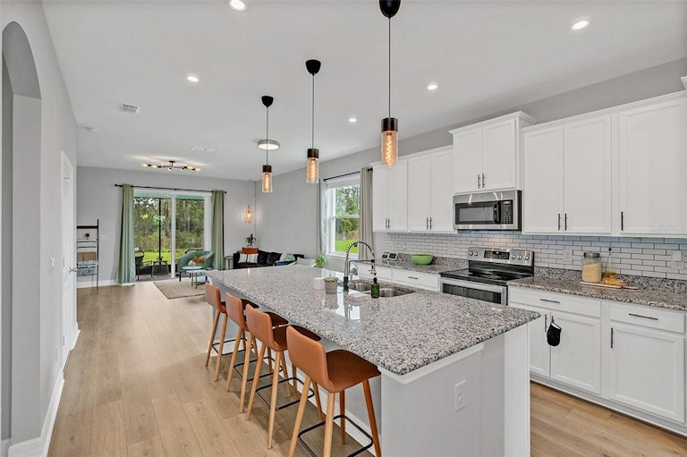 Photo 5 of 31 - 2048 Napoli Dr, Saint Cloud, FL 34771