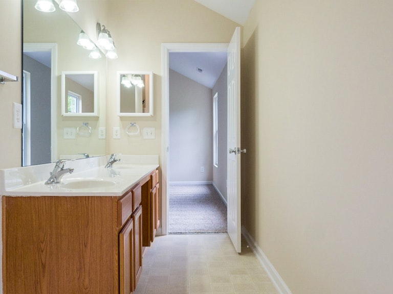 Photo 15 of 23 - 2601 Blue Iris Ln, Durham, NC 27703
