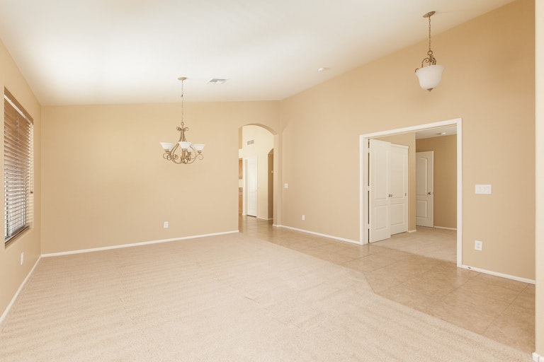 Photo 9 of 26 - 2215 W Peak View Rd, Phoenix, AZ 85085