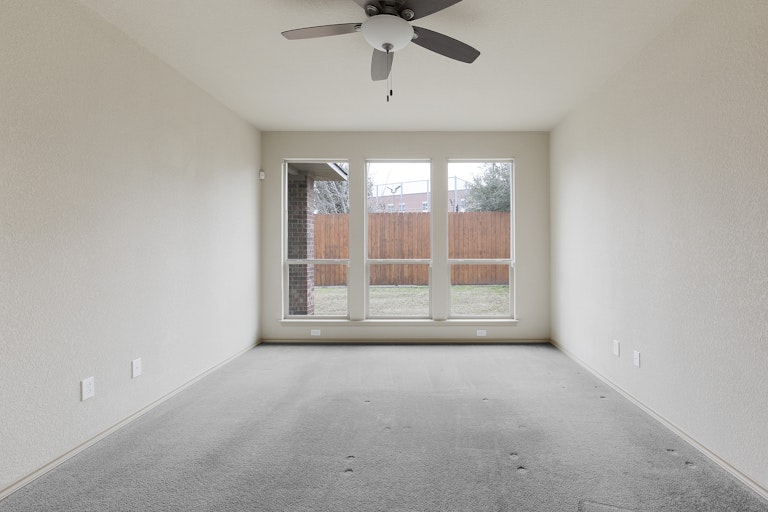Photo 13 of 25 - 1417 Zanna Grace Way, Haslet, TX 76052
