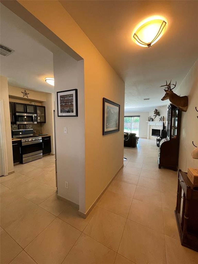 Photo 2 of 23 - 13811 River Keg Dr, Houston, TX 77083
