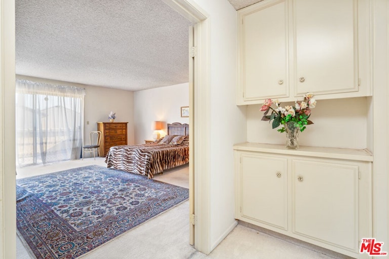 Photo 33 of 53 - 18502 Entrada Ct, Porter Ranch, CA 91326