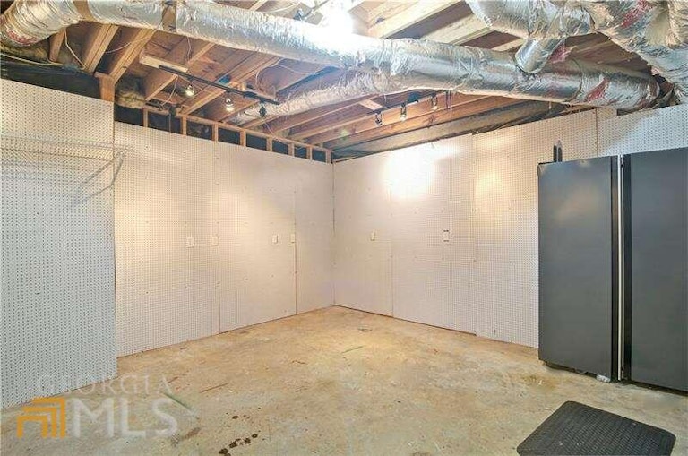 Photo 59 of 78 - 945 Whitehawk Trl, Lawrenceville, GA 30043