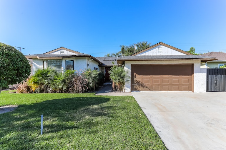 Photo 1 of 24 - 1269 E Eastwood Dr, Anaheim, CA 92805