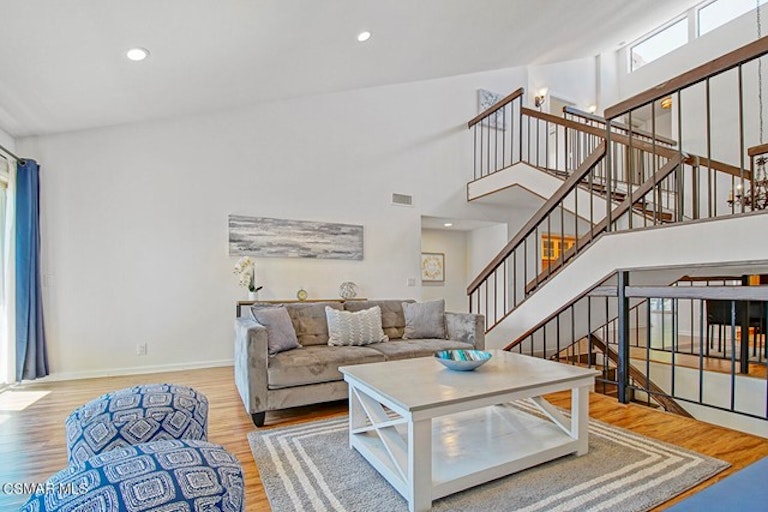 Photo 9 of 47 - 623 Kendale Ln, Thousand Oaks, CA 91360