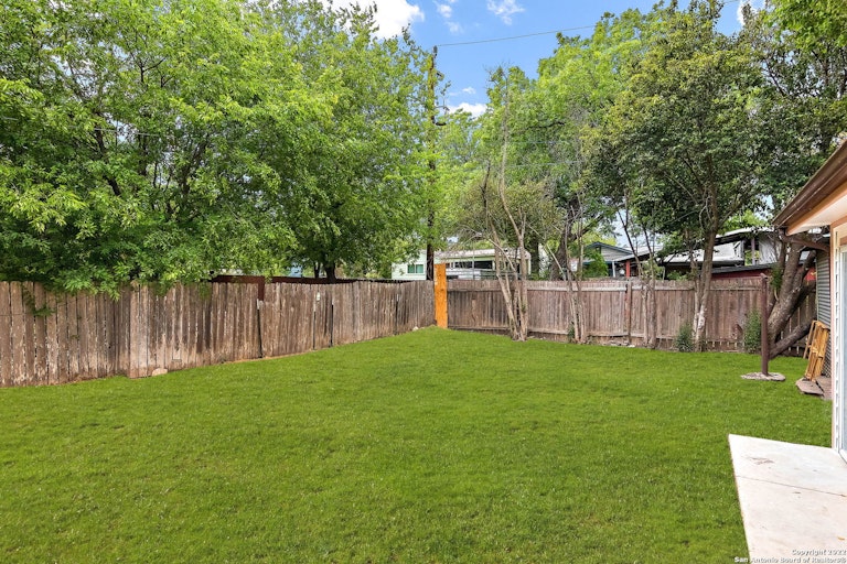 Photo 22 of 24 - 1431 W Summit Ave, San Antonio, TX 78201