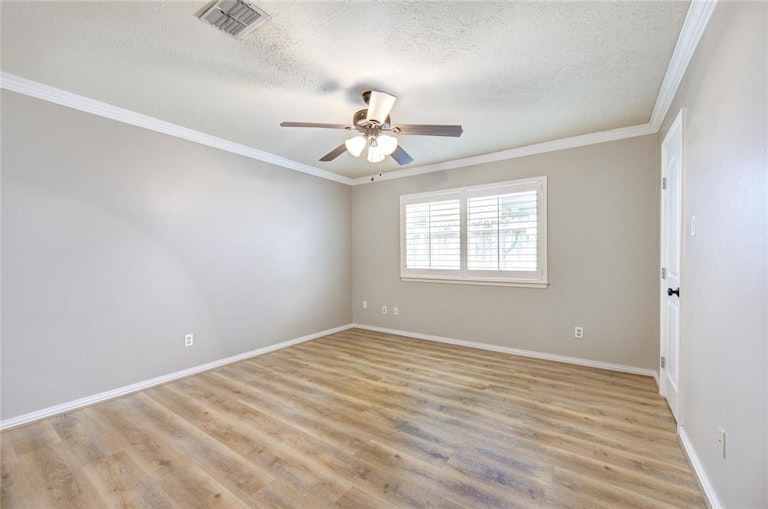 Photo 26 of 32 - 14118 Barryknoll Ln, Houston, TX 77079